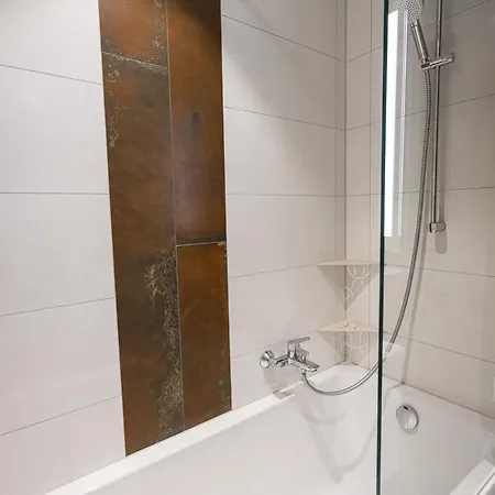 Stylisches Im Herzen Von + Parkplatz + Netflix + Self Check-in