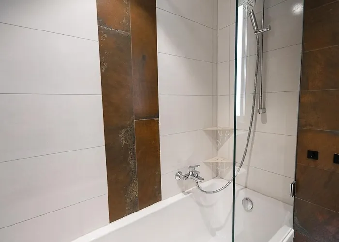 Stylisches Im Herzen Von + Parkplatz + Netflix + Self Check-in